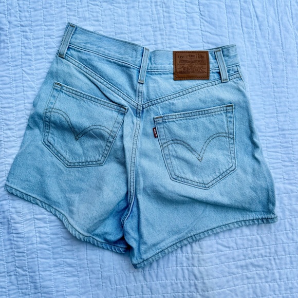 Levi’s high loose denim shorts size 26 - Picture 2 of 3
